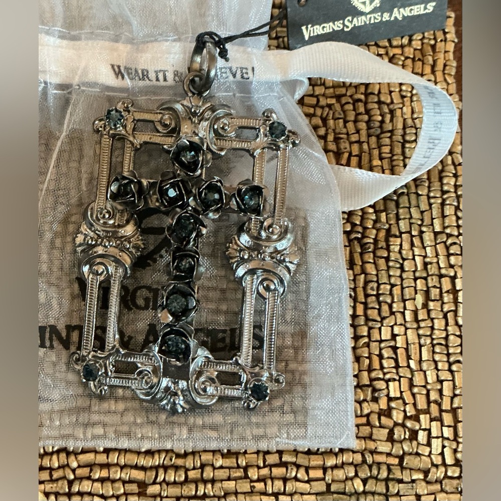 Virgins Saints & Angels Resurrection Rose Cross Pendant
Gunmetal / Montana NWT